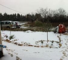 Un peu de neige dans le jardin