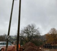 Poteau de 10m (dont 1.5m enterré) et double coffret pour branchement de type 2