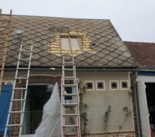 Pose d'un velux pour amener de la lumi&egrave;re dans une chambre. Velux 78&times;98