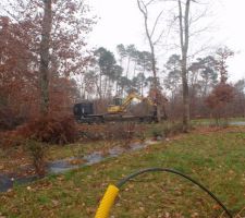 Arrivée trop tard, le tracteur est déjà remonté sur son camion