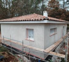 Début de l'enduit frotassé blanc de la cote , esperons que le temp reste de la partie !!!