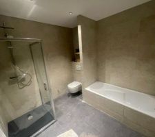 Douche, Colonne de douche, WC suspendu et baignoire