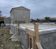 Finitions du plancher avant coulage de la dalle., rupteur de pont thermique et planelles béton. Ferraillage.