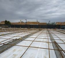 Finitions du plancher avant coulage de la dalle., rupteur de pont thermique et planelles béton. Ferraillage.