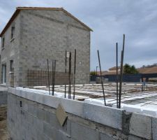Finitions du plancher avant coulage de la dalle., rupteur de pont thermique et planelles béton. Ferraillage.