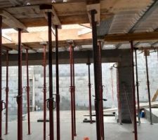 Montage du plancher de l'&eacute;tage 2.