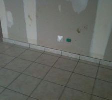 Diff&eacute;rentes vues du carrelage et des plinthes