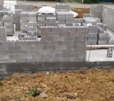 D&eacute;but de l?&eacute;l&eacute;vation des murs!