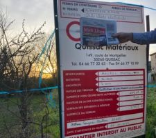 12/01/2023
Panneau d? Affichage du permis installé  sur le terrain après acceptation par la mairie le 5/01/2023