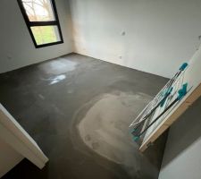 Ragreage du sol de la chambre au nord