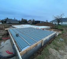 Attende passage des tuyaux pour le plancher chauffant
