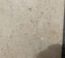 Rayures sur seuils de porte