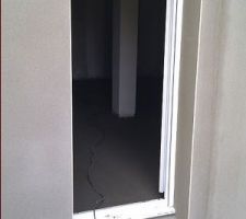 Le sable a &eacute;t&eacute; tass&eacute; et liss&eacute; dans le studio