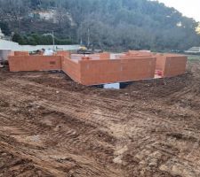 Ca monte ! Et le terrain prend forme !