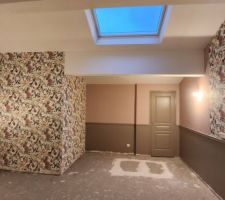 Pose de la tapisserie, cela faisait une &eacute;ternit&eacute; que nous n'en avions pas pos&eacute;.