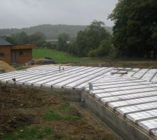 Une autre vue,on peut apercevoir les &eacute;vacuations du chauffe-eau,des toilettes et de la cuisine.
