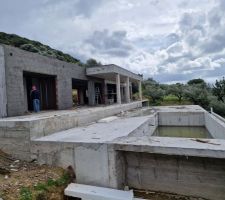 Montage des acrotères - façade piscine