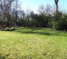 Notre terrain &agrave; Thiverval dans le 78 : 1200m2 (vue lat&eacute;rale)