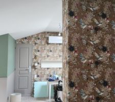 Tapisserie chambre sous toit.