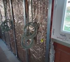 Isolation des cloisons en rouleaux
Isolation des murs en ACTISHYDRIS (ALUMINIUM)