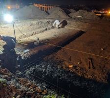 Fin de la pose du ferraillage de nuit vers 20h45, on s'en sort bien :)