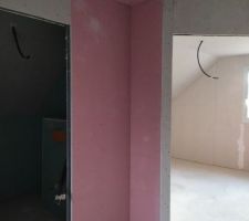 Cloison (Planodis Feu BA13) qui accueillera notre futur conduit d'évacuation des fumées à l'étage