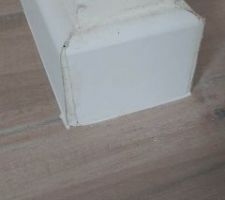 Plinthes mal posées.
