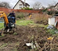 D&eacute;broussaillage et nivelage pour l'acc&egrave;s chantier