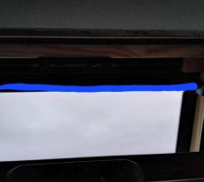 Sur le trait bleu : emplacement du filtre de ventilation.