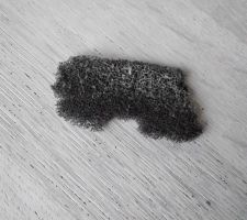 Un morceau de filtre de ventilation Velux.