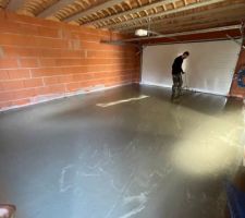 Coulage de la chape liquide rdc étage et garage sur 7 cm épaisseur