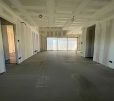 Coulage de la chape liquide rdc étage et garage sur 7 cm épaisseur