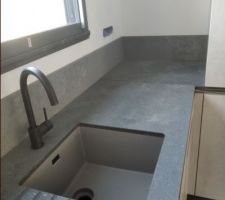 Pose de la cuisine, plan de travail en quartz