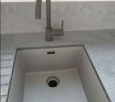 Pose de la cuisine, plan de travail en quartz