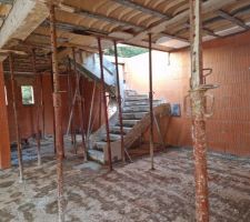 Coulage dalle terrasse, étage, escalier et corniches béton suite parentale