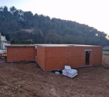 Coulage dalle terrasse, étage, escalier et corniches béton suite parentale