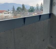 Mise en place des seuils de fenetre en galva