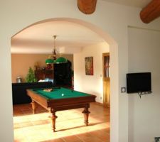 ENFIN, le reste de mes meubles vient d' arriver , la DECO commence s&eacute;rieusement cette fois ci...

Vue sur le s&eacute;jour &agrave; partir de la cuisine.