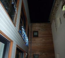 Une autre vue exterieur des guirlandes de noel