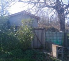 Enclos pour chien qui sera d&eacute;truit