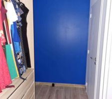 Peinture bleu mur dressing