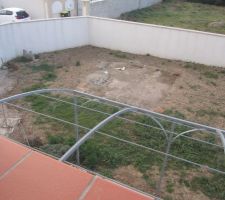 Terrain vide apr&egrave;s d&eacute;montage piscine INTEX