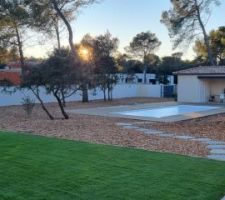 Vue sur Piscine et Pool House