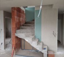 Placo escalier en cours au RDC