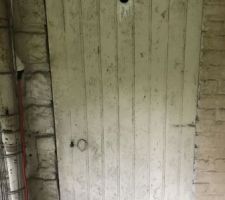 Une ancienne porte à récupérer pour le cabanon