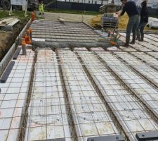 Dalle de compression avec tuyau chauffage