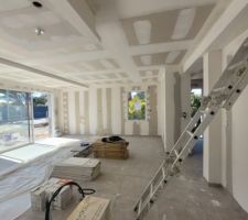 Bandes placo r&eacute;alis&eacute;es salon