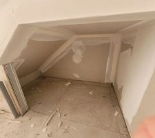 Rangements sous escalier