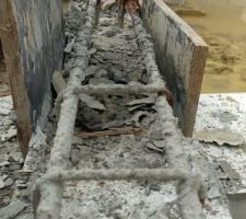 Longrines décoffrées, partie affaissée suite ouverture coffrage