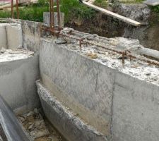 Longrines décoffrées, partie affaissée suite ouverture coffrage